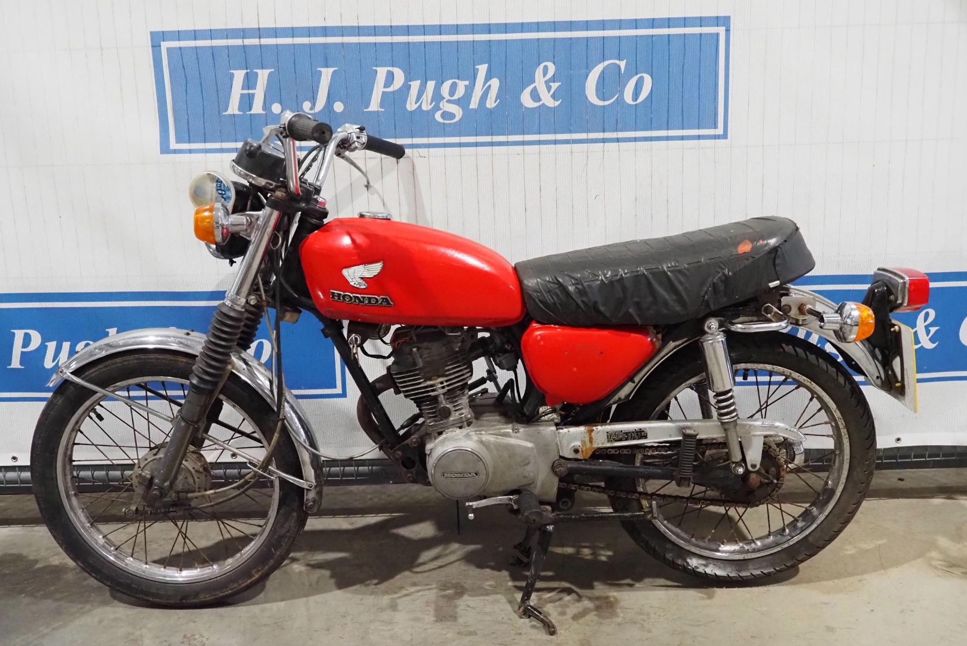 Honda CB125 motorcycle. 1975. Was running but needs a new coil and a bit of work done. Declared - Image 15 of 16