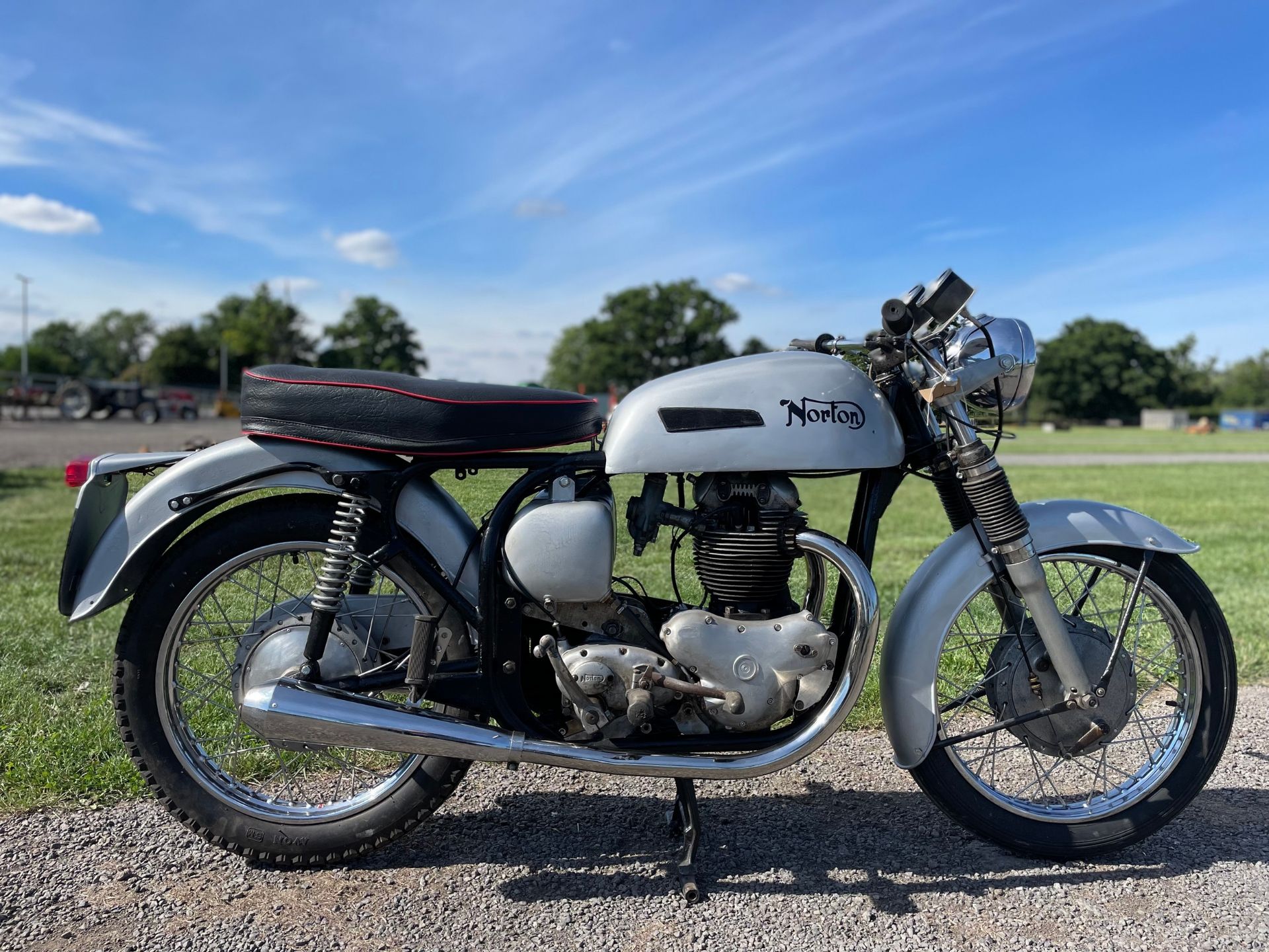 Norton 650cc SS motorcycle. 1964. Rebuilt forks and wheels. Great project. No docs