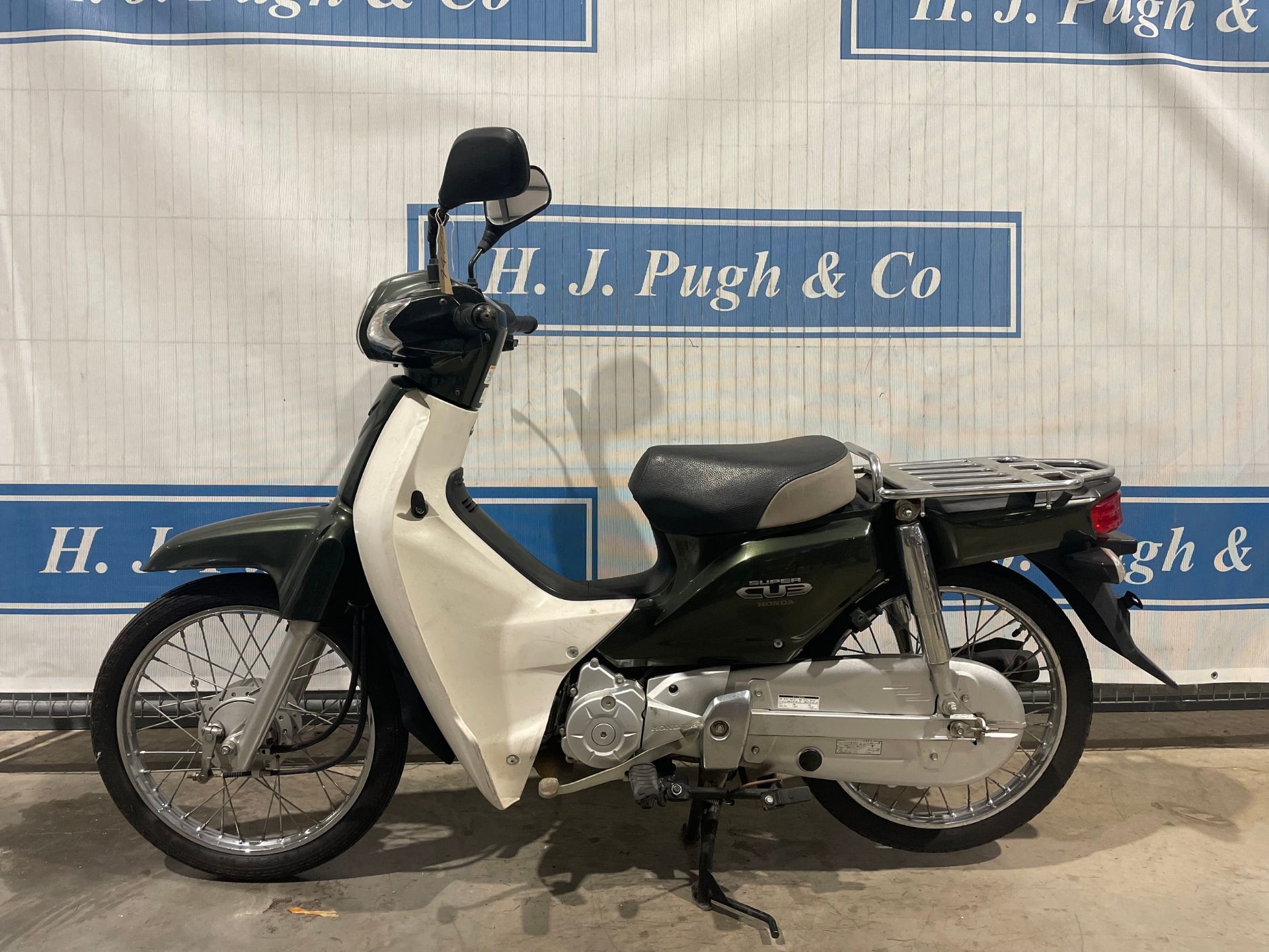 Honda Super Cub moped. 2012. Vin No- AA04-1003482. Runs but needs battery. No V5. NOVA Available. - Image 9 of 10