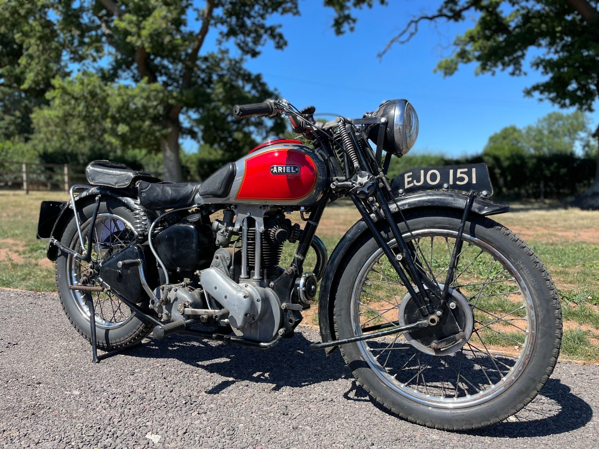 Ariel 500 Red Hunter. 1937. Twinport open valve model. Very desirable transferable Reg number. - Image 2 of 18