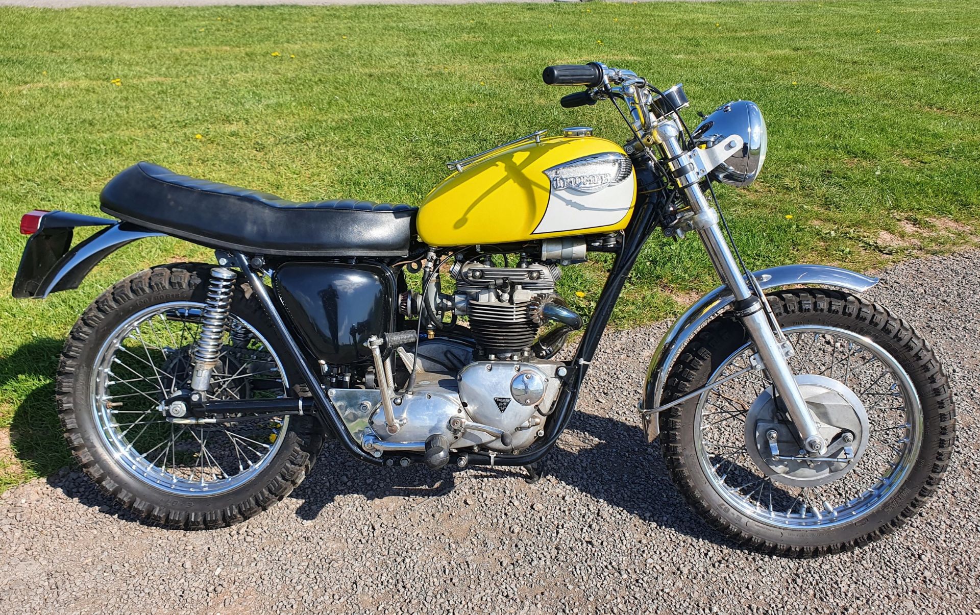 Triumph TR6 motorcycle. 650cc. 1963. Ceriani forks, TLS brake, top end rebuild with new STD - Image 13 of 14