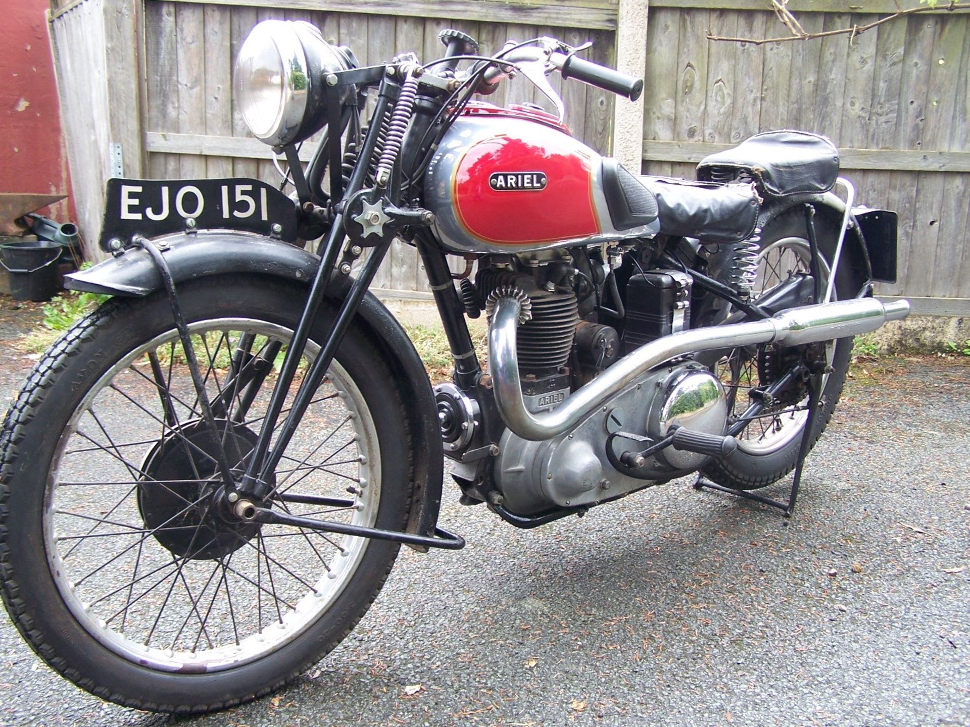 Ariel 500 Red Hunter. 1937. Twinport open valve model. Very desirable transferable Reg number. - Image 6 of 18