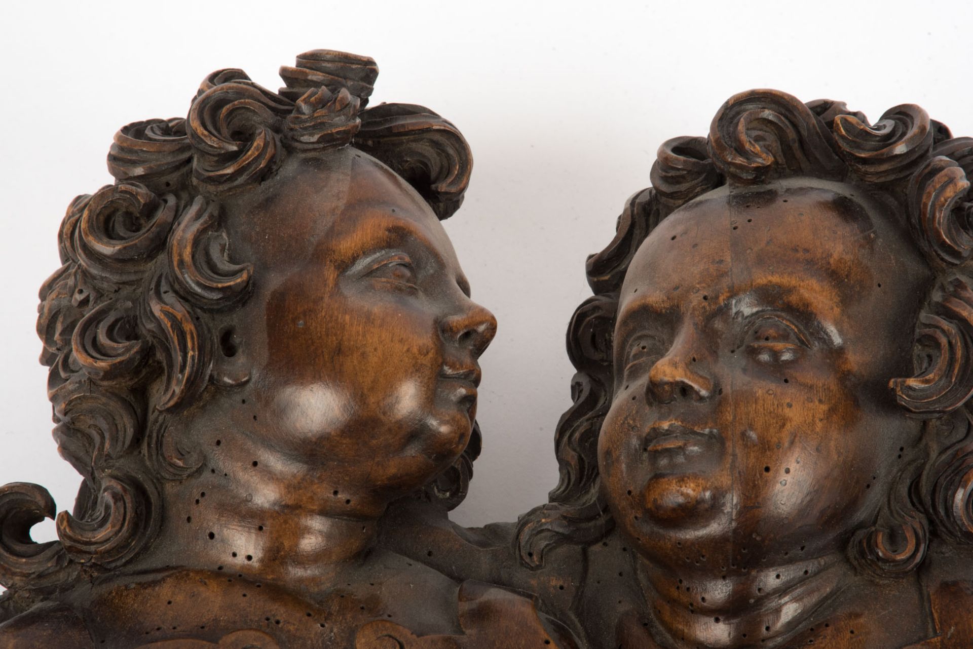 2-figurige Skulptur eines Puttenpaares, um 1680 - Bild 2 aus 3