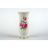 Vase mit Rosenbukett, Meissen