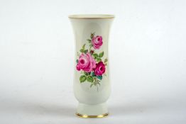 Vase mit Rosenbukett, Meissen