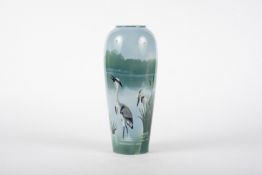 Vase mit Seelandschaft und Reihern