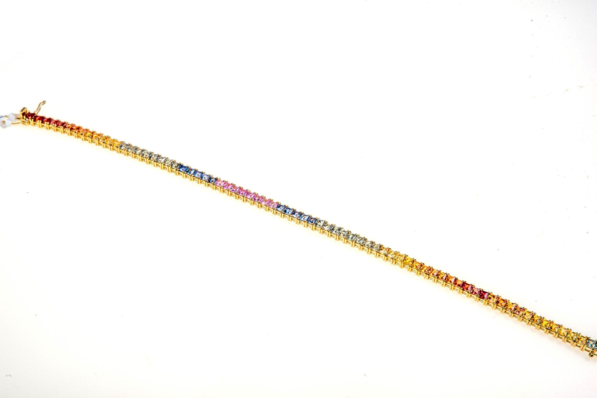Armband mit farbigen Saphiren