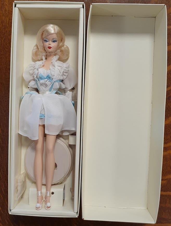 Mattel Barbie 'the Ingenue' silkstone-body figurine (Fashion Model Collection) (K7932)