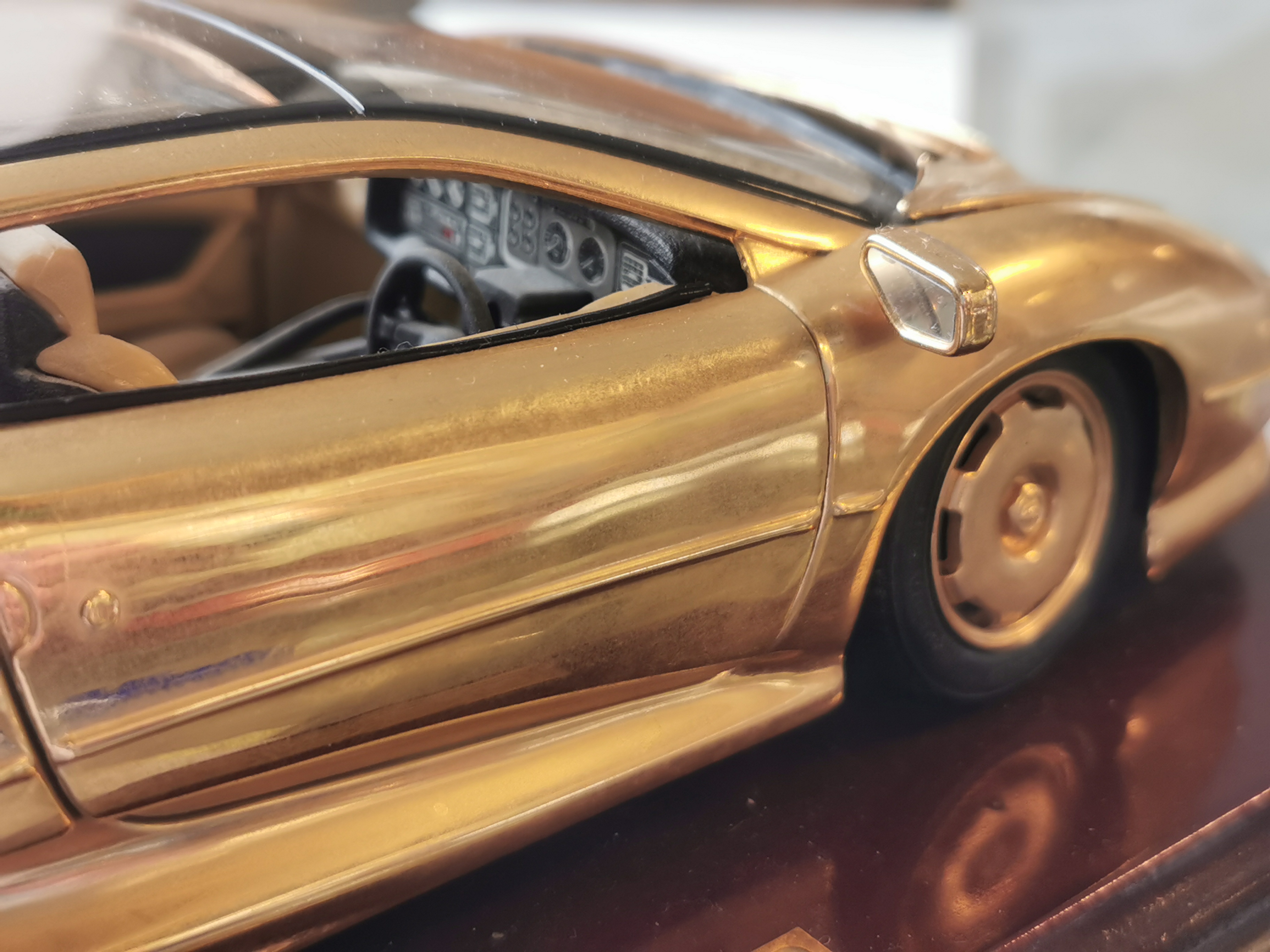 Jaguar XJ220 1:18 Scale Model Sports Car in 22ct Gold Plate - Image 3 of 5