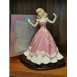 Boxed Royal Doulton Disney Cinderella Limited Edition The Dress of Dreams Figure + Plinth