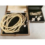 Collection of Gold & Pearl Jewellery inc a 9ct Split Chain