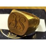 9ct Gents Engraved Signet Ring - 11.1g