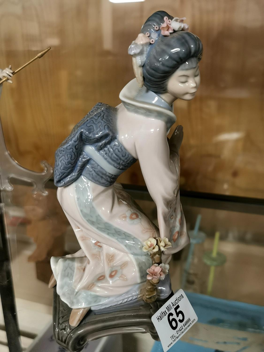 Lladro Japanese Geisha Lady w/Basket Figure - marked 33 to the base - 21cm high - Image 3 of 4