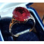 18ct Gold & Ruby Dress Ring - 5.75g