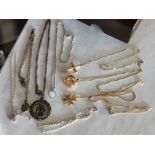 Collection of 9ct Gold Chains and Pendants (4.8g) + 925 Silver Chains