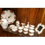 Good Collection of Various Royal Albert Old Country Roses Tea & Decorative Pieces
