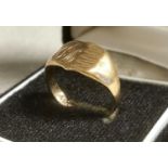 9ct Gold Signet Ring - size T, 3.8g
