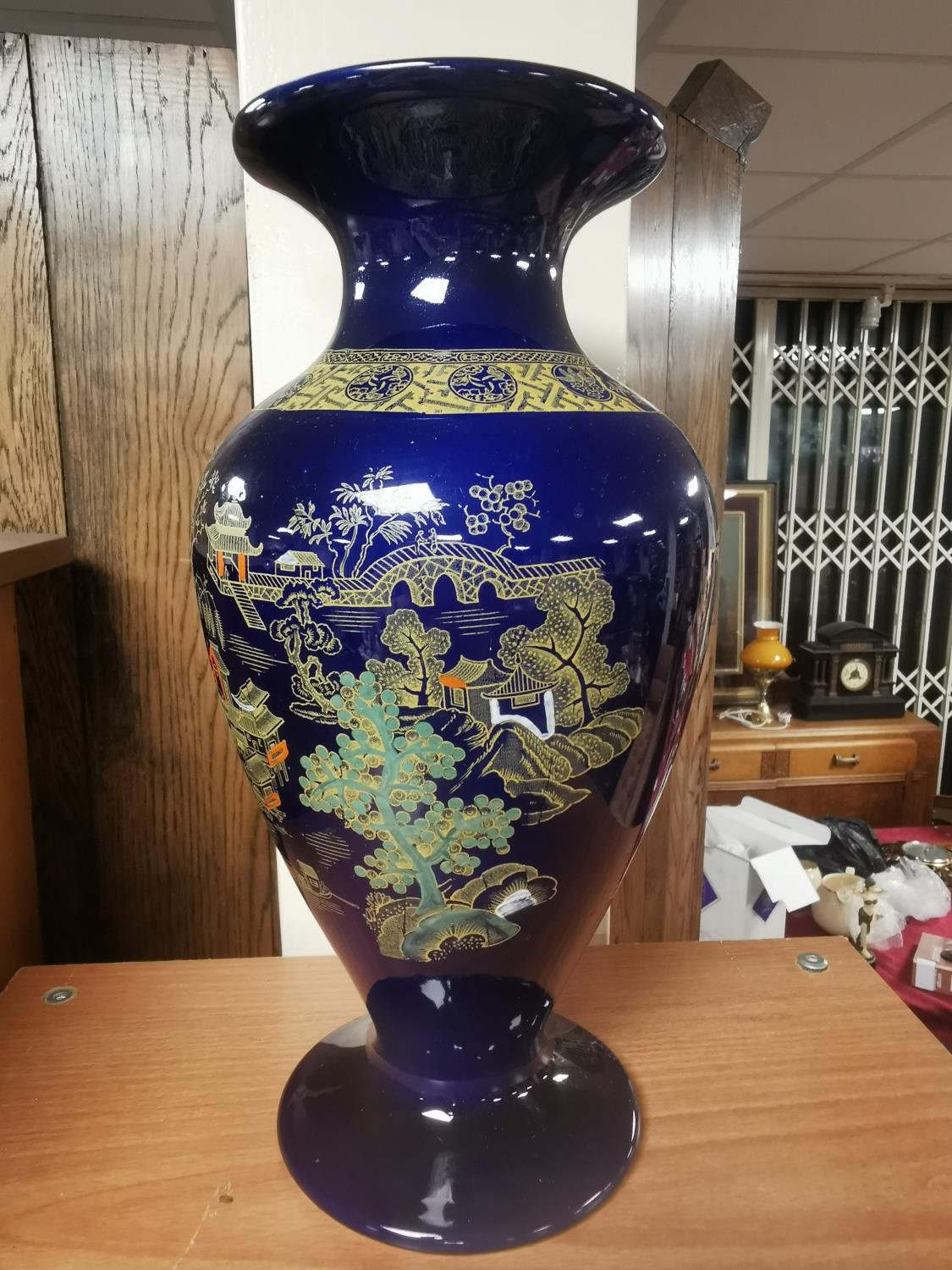 Vintage 1930's Chinese Royal H, H & G Chinoiserie Vase (A/F)