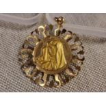 St Mary Religious 18ct Gold Pendant -2.5g