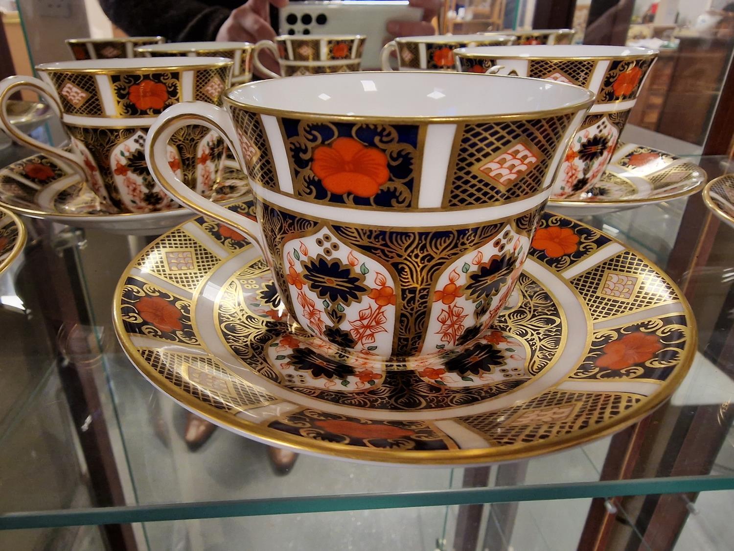 Group of Six Royal Crown Derby Imari 1128 Tea Cup and Saucer Duos - Image 2 of 3