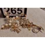 Pair of 9ct Gold and Pearl Brooches - 9.1g combned