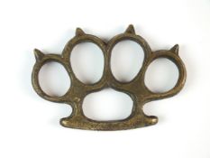 A First World War trench warfare knuckle duster