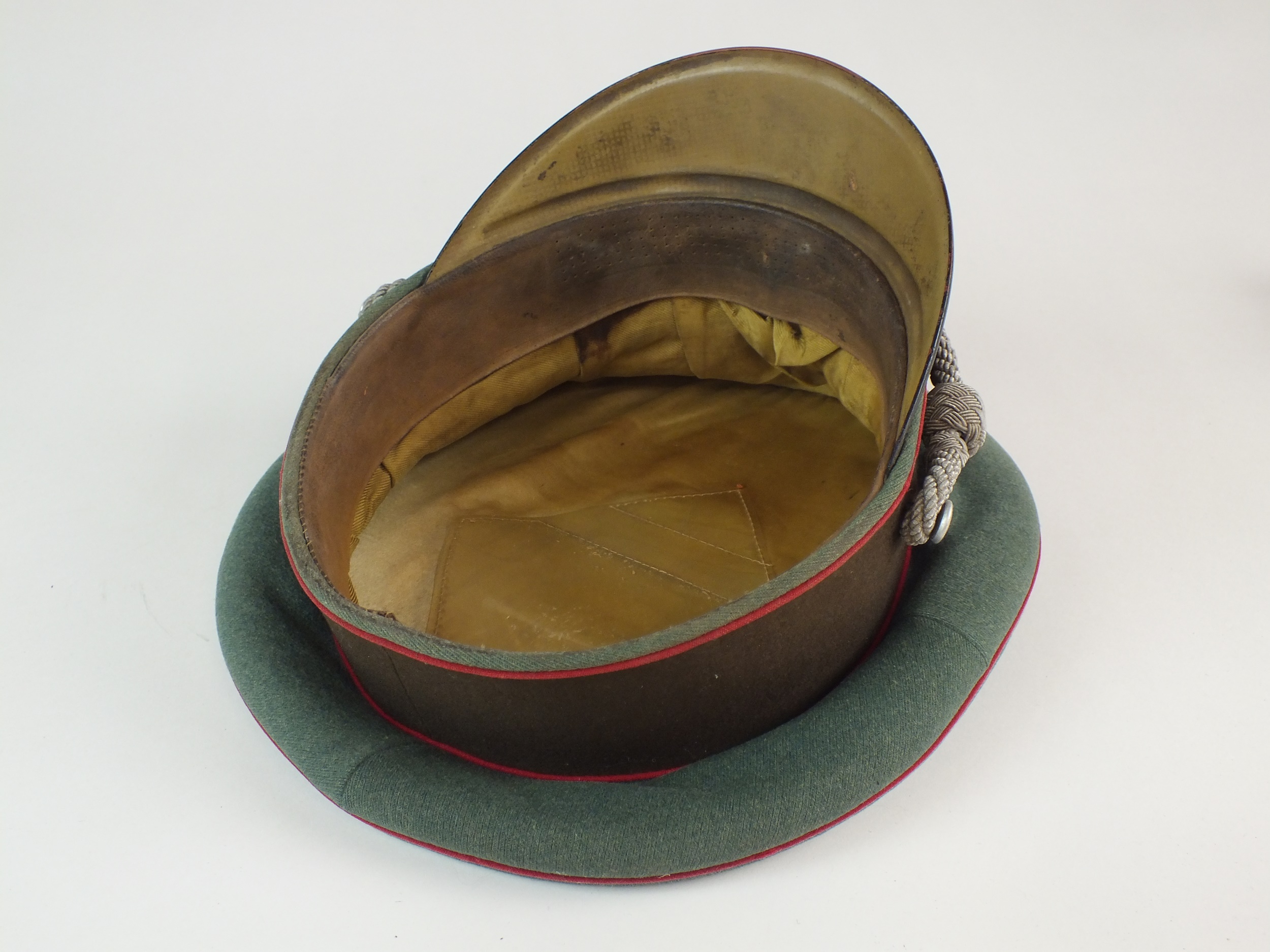 A scarce German Third Reich Municipal Protection Police visor cap - Image 2 of 8