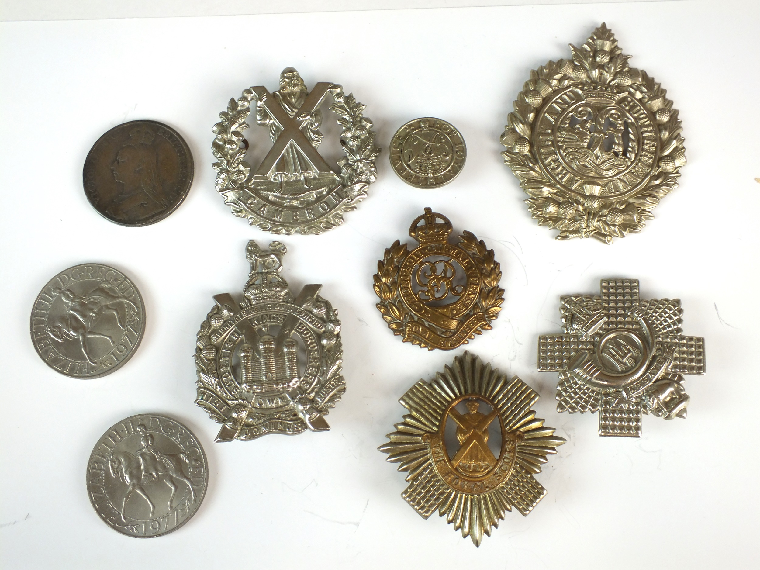 First World War medal pair, Memorium card and group of assorted badges - Image 6 of 6