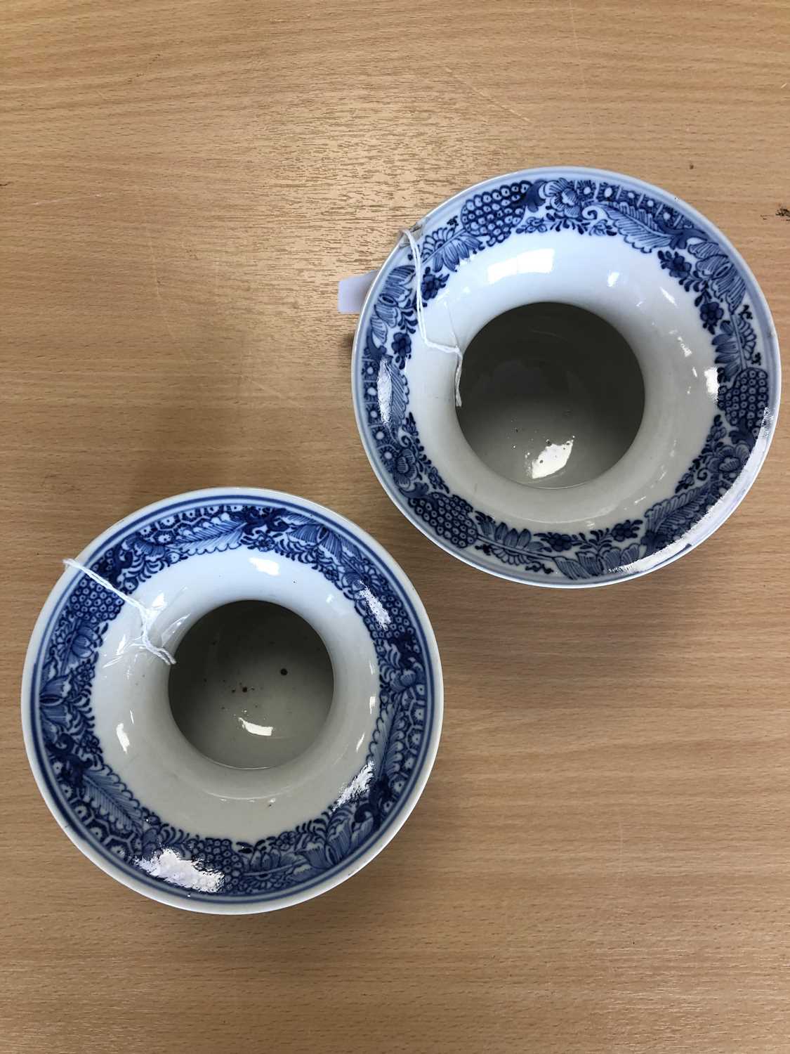 A pair of Chinese blue and white spittoons, 18th century - Image 6 of 8