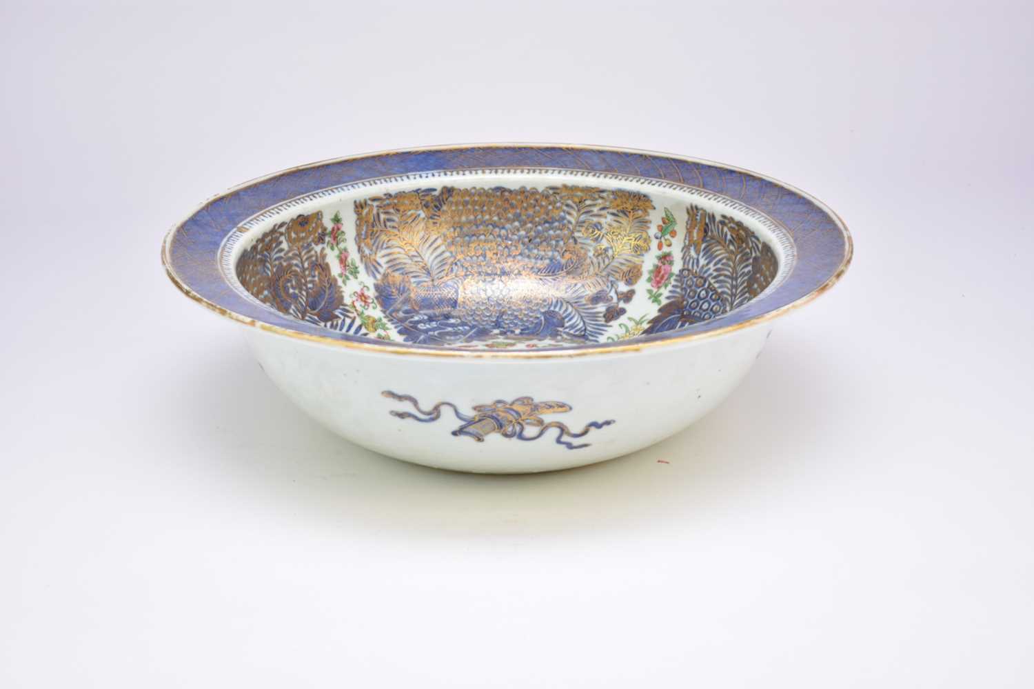 A Chinese export enamelled blue and white punch bowl, 18th century - Image 2 of 7