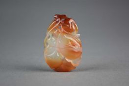 A Chinese carved agate pendant