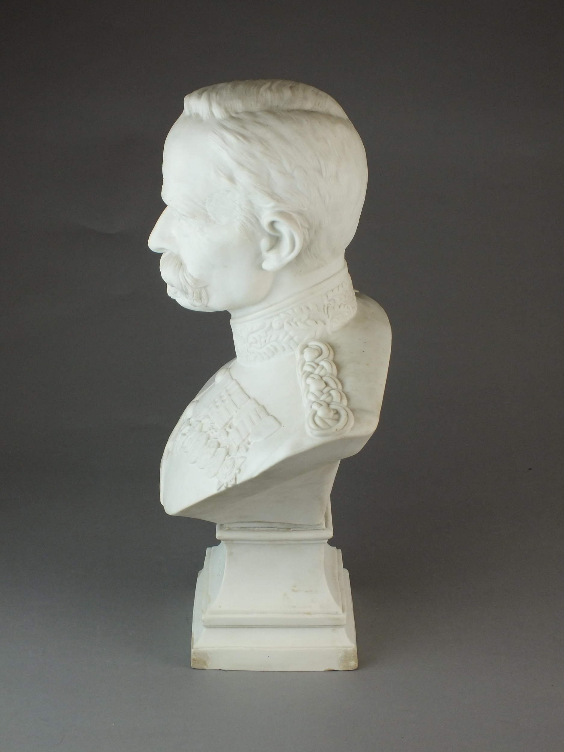 Large and impressive Robinson & Leadbeater parian bust of Lord Roberts - Image 4 of 7