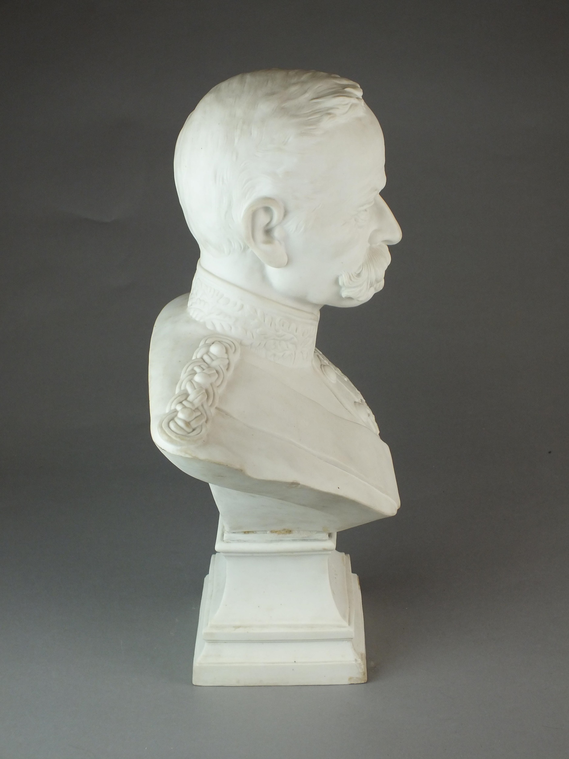 Large and impressive Robinson & Leadbeater parian bust of Lord Roberts - Image 3 of 7
