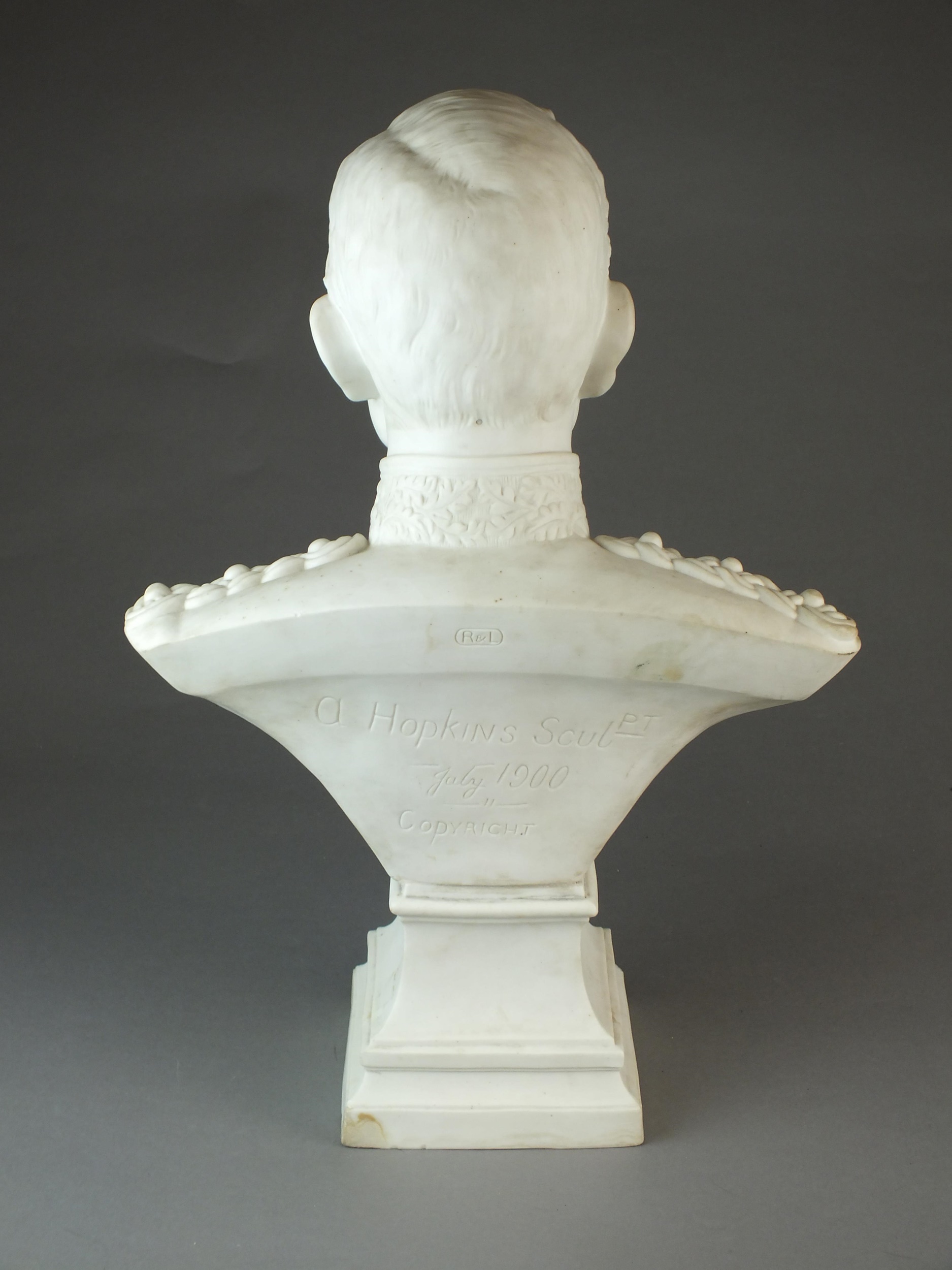 Large and impressive Robinson & Leadbeater parian bust of Lord Roberts - Image 2 of 7