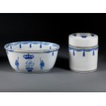 Paar seltene chinesische Porzellanobjekte mit „Meninos de Palhavã“-Dekor