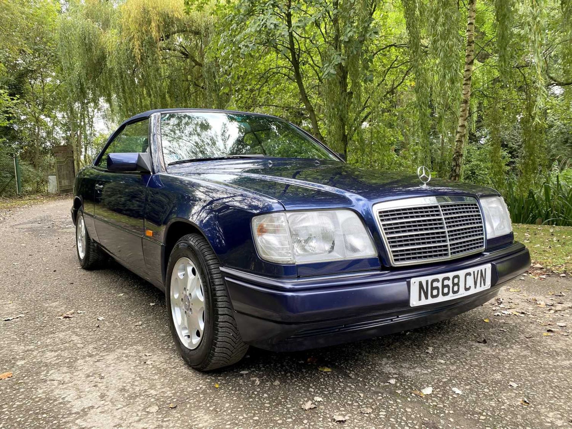 1995 Mercedes-Benz E220 Cabriolet A simply exceptional example of the increasingly desirable pillarl - Image 3 of 79