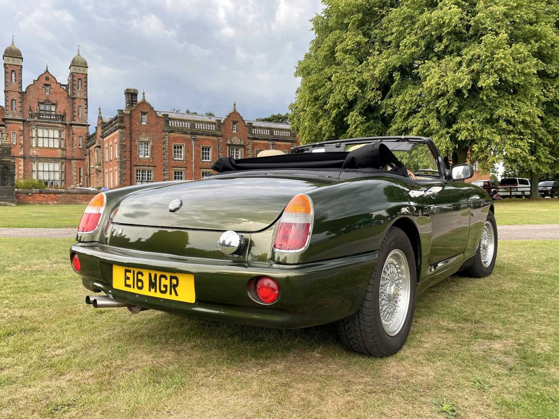1995 MG RV8 A rare and sought-after car fitted with power steering - Image 17 of 45