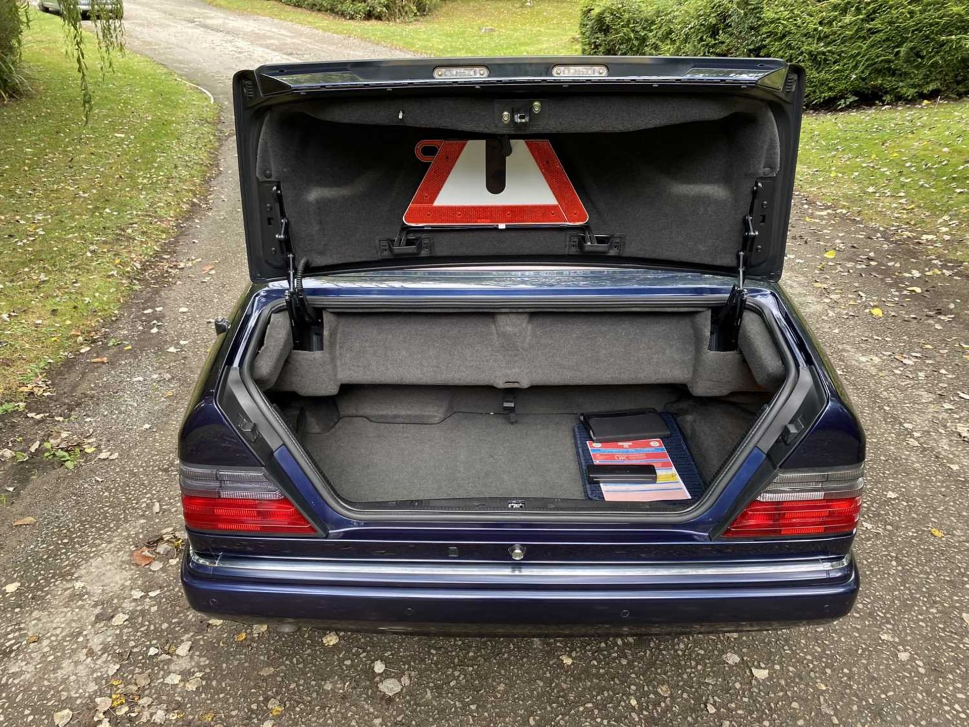 1995 Mercedes-Benz E220 Cabriolet A simply exceptional example of the increasingly desirable pillarl - Image 73 of 79