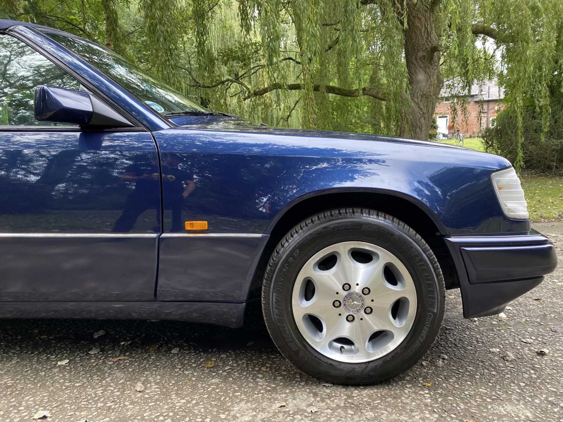 1995 Mercedes-Benz E220 Cabriolet A simply exceptional example of the increasingly desirable pillarl - Image 65 of 79