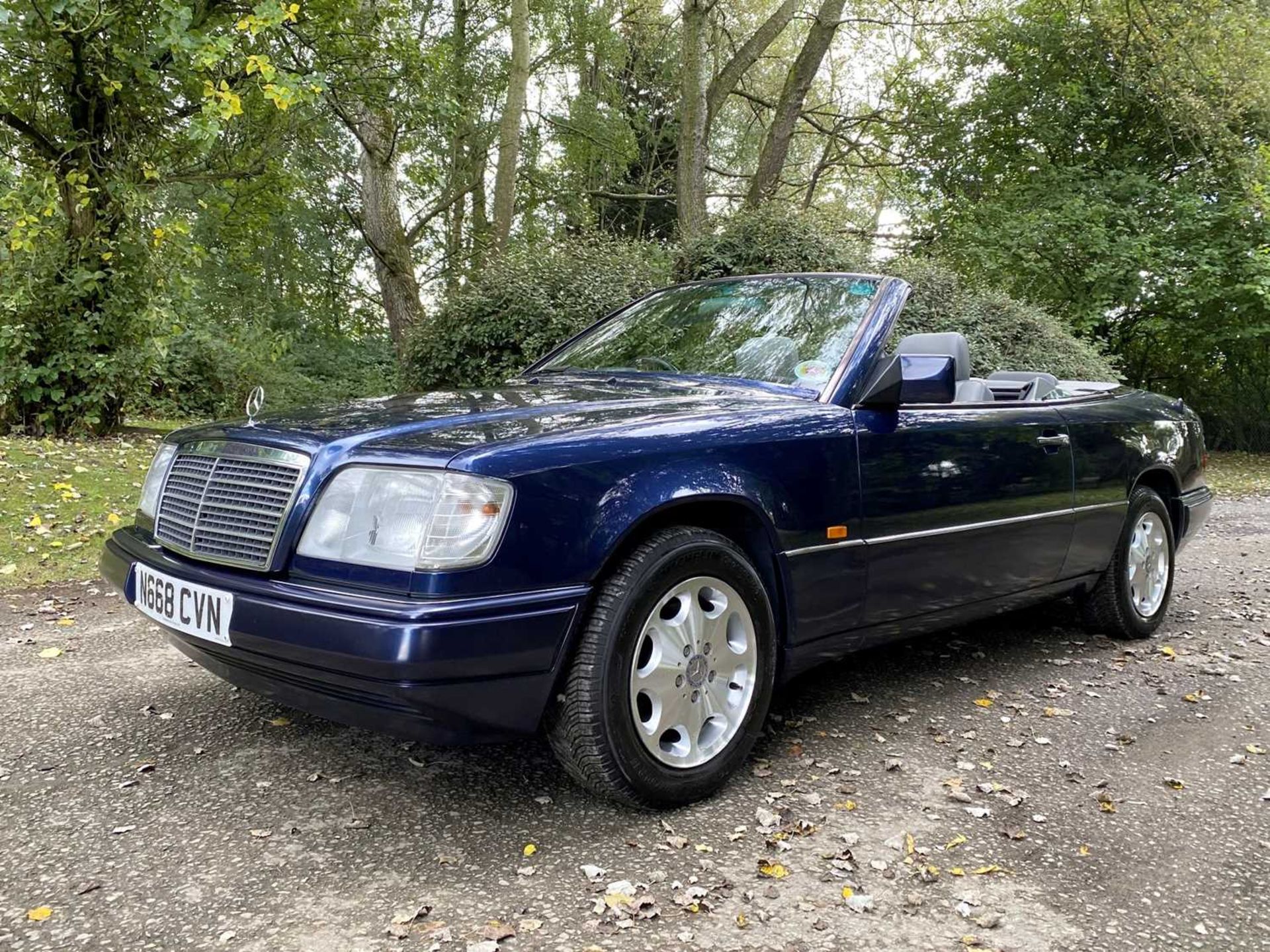 1995 Mercedes-Benz E220 Cabriolet A simply exceptional example of the increasingly desirable pillarl - Image 9 of 79