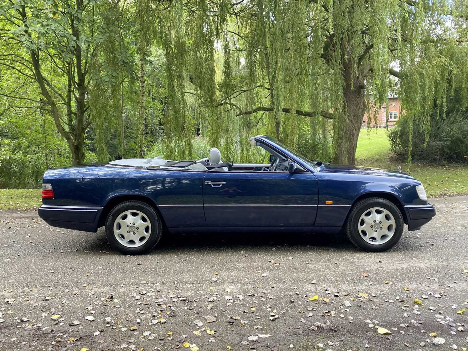 1995 Mercedes-Benz E220 Cabriolet A simply exceptional example of the increasingly desirable pillarl - Image 12 of 79