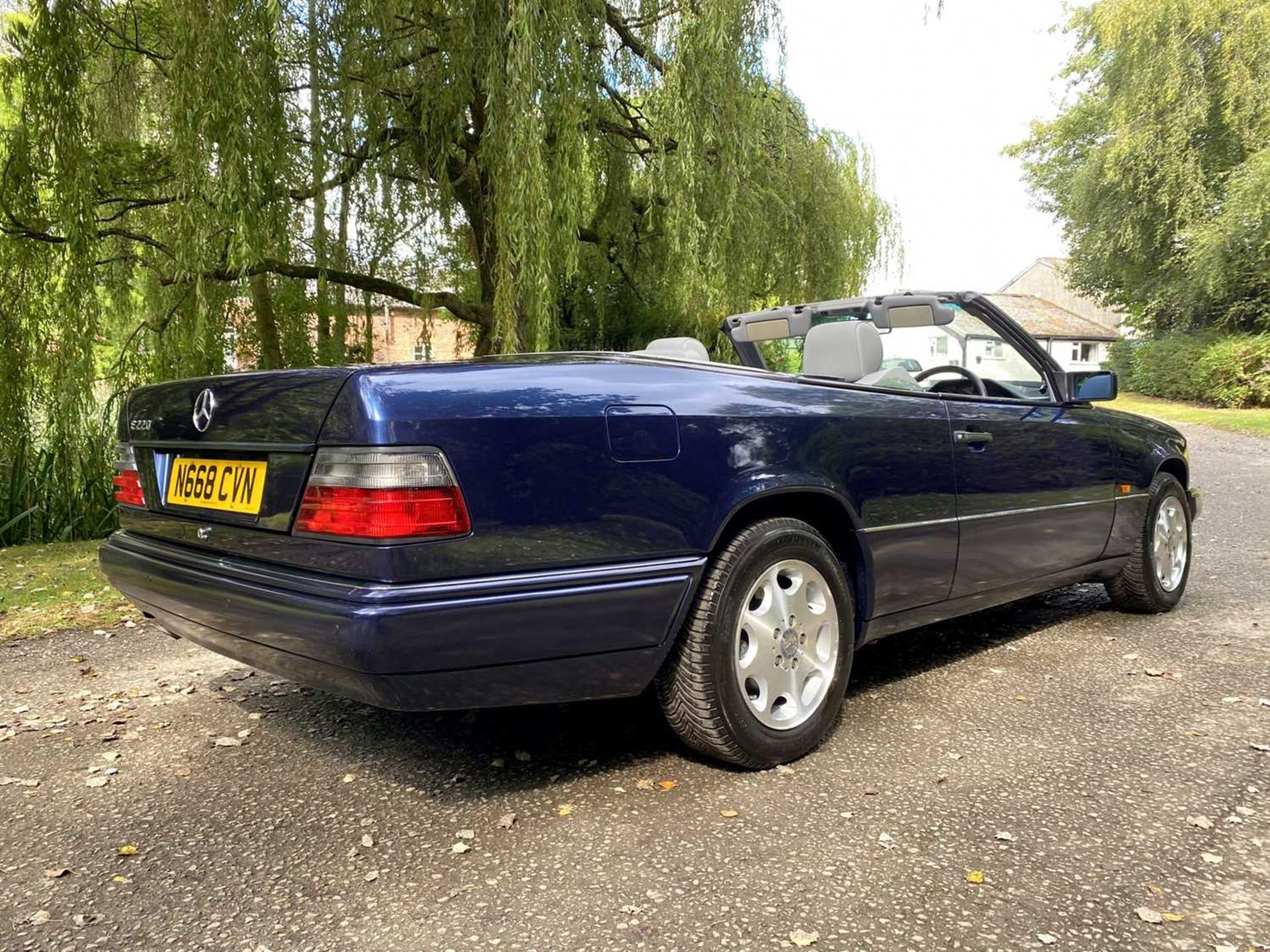 1995 Mercedes-Benz E220 Cabriolet A simply exceptional example of the increasingly desirable pillarl - Image 28 of 79