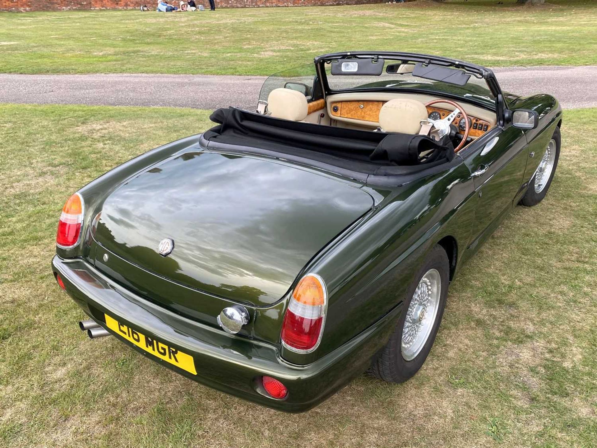 1995 MG RV8 A rare and sought-after car fitted with power steering - Image 19 of 45