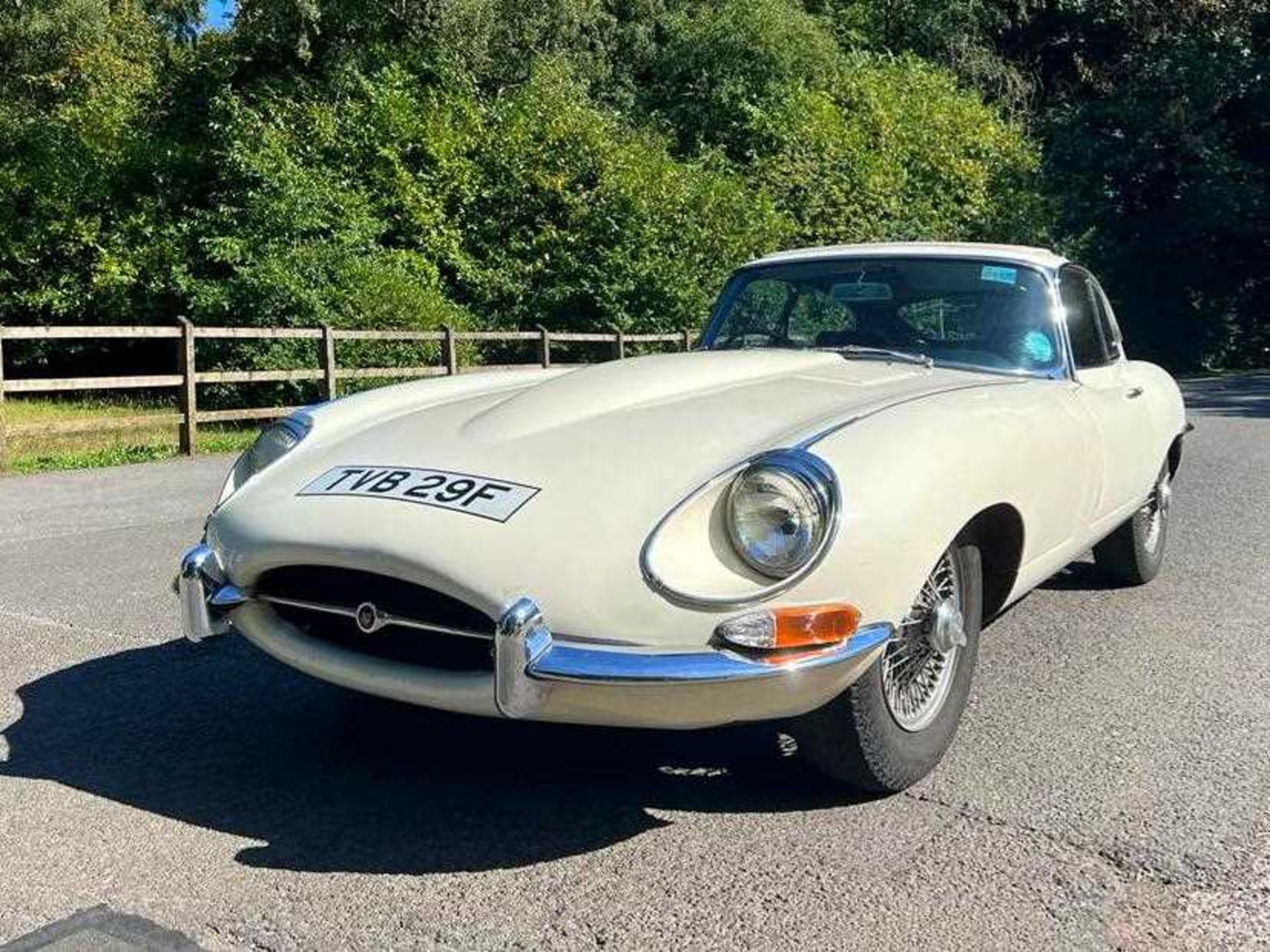 1968 Jaguar E-Type 4.2 Coupe Current ownership for more than 28 years - Image 2 of 24