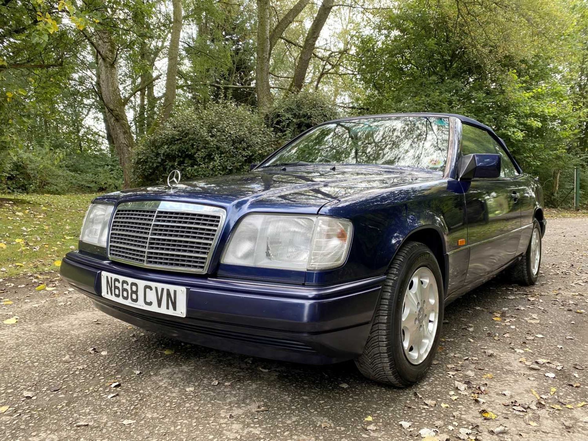 1995 Mercedes-Benz E220 Cabriolet A simply exceptional example of the increasingly desirable pillarl - Image 4 of 79