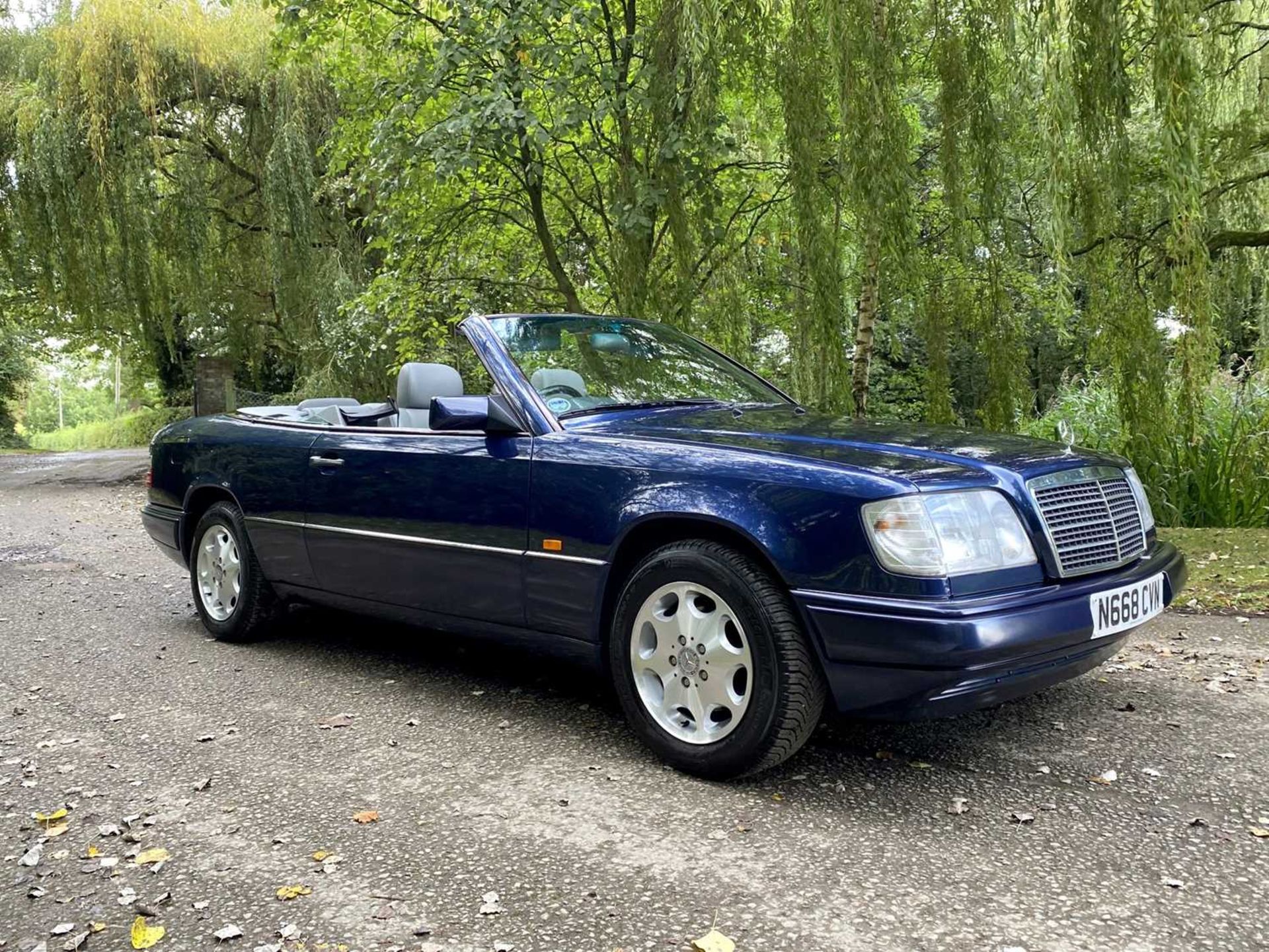 1995 Mercedes-Benz E220 Cabriolet A simply exceptional example of the increasingly desirable pillarl - Image 8 of 79