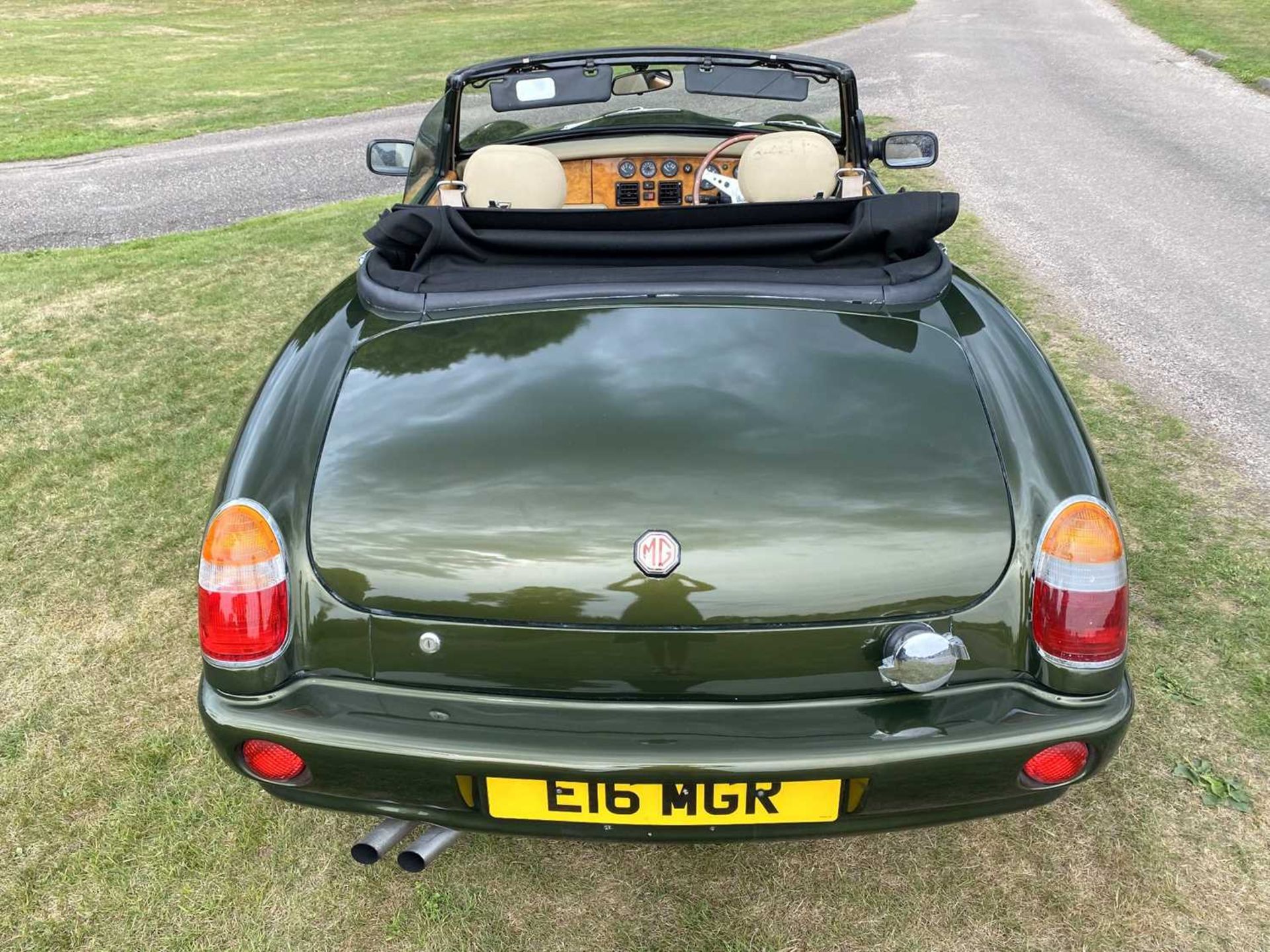 1995 MG RV8 A rare and sought-after car fitted with power steering - Image 16 of 45