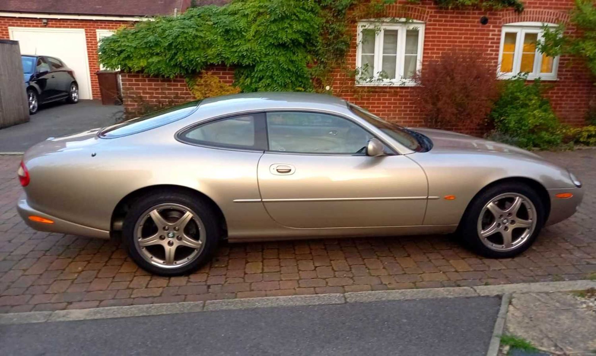 1998 Jaguar XK8 Coupe - Image 3 of 19