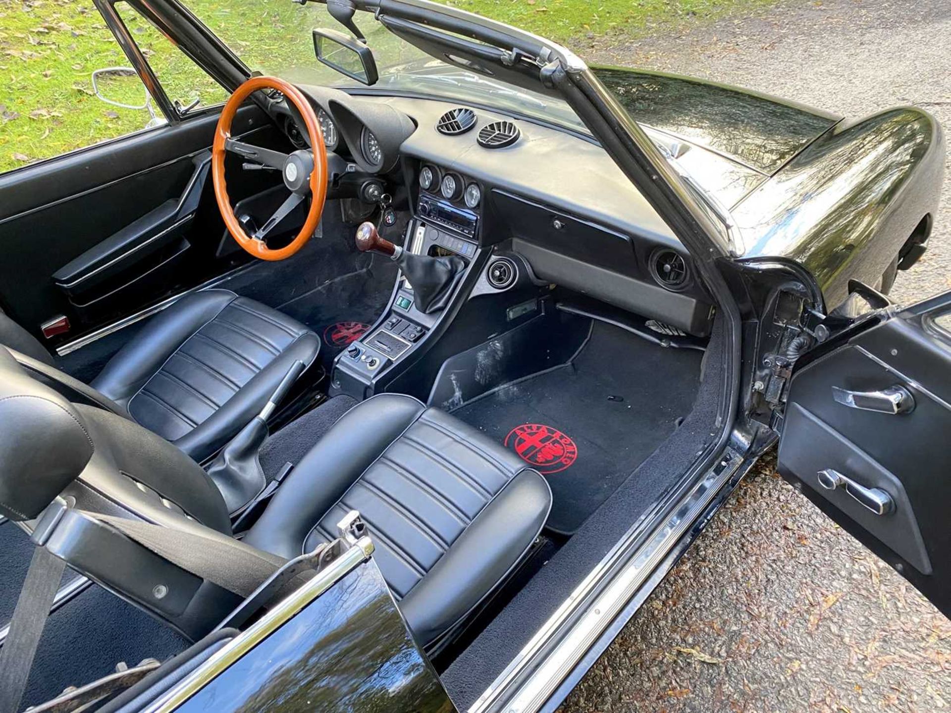 1985 Alfa Romeo 2000 Spider Veloce - Image 49 of 100