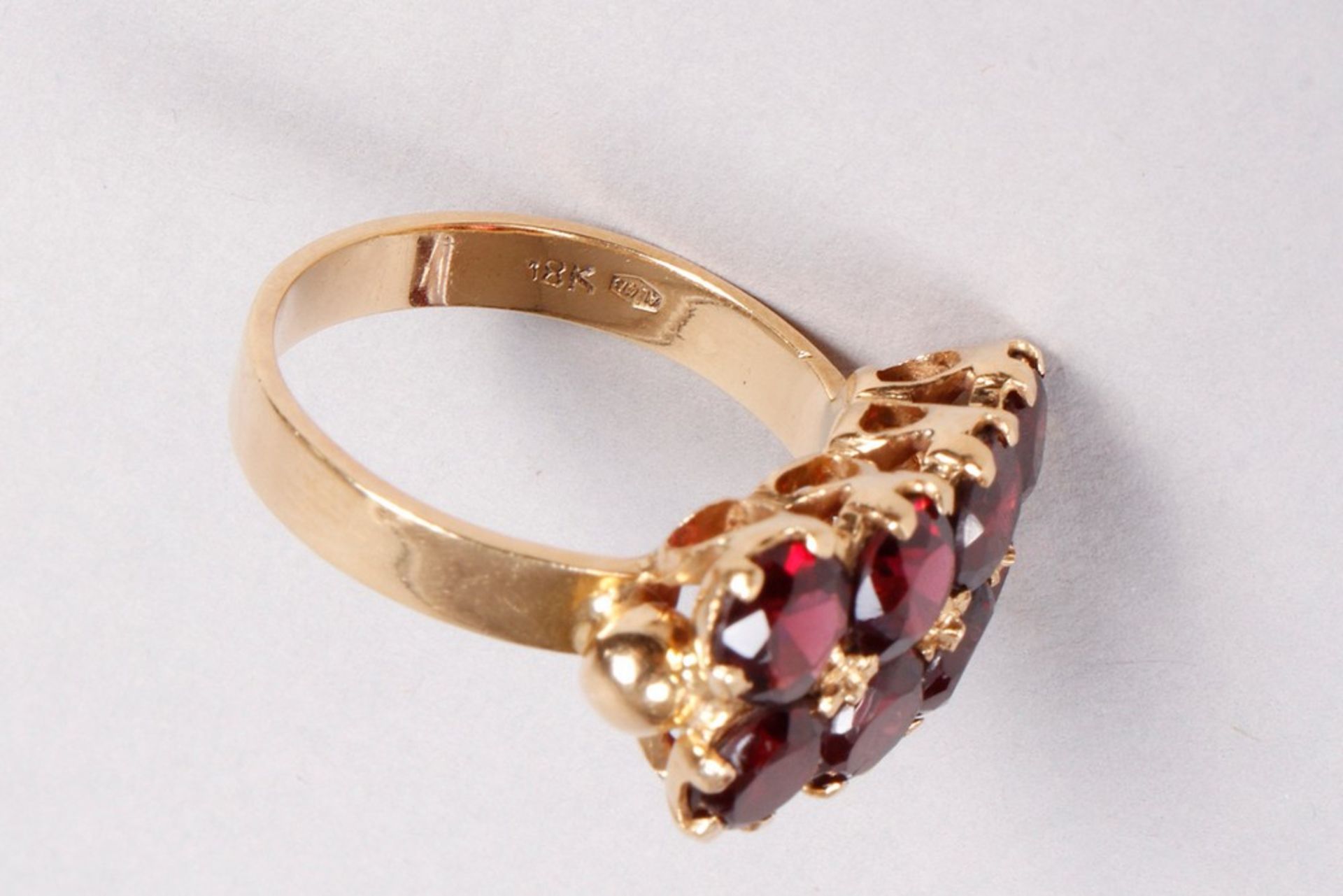 Großer Ring mit 8 großen Granatsteinen im Diamantschliff, 750 Gold, Italien um 1950  - Bild 4 aus 5